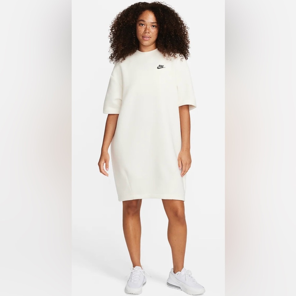 Nike Tech Fleece Oversize Dress Size M(New)